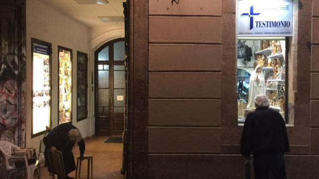 Fachada de la vivienda en la que habitan las 12 hermanas de Asociación Lumen Dei en la calle Xuclà de Barcelona.