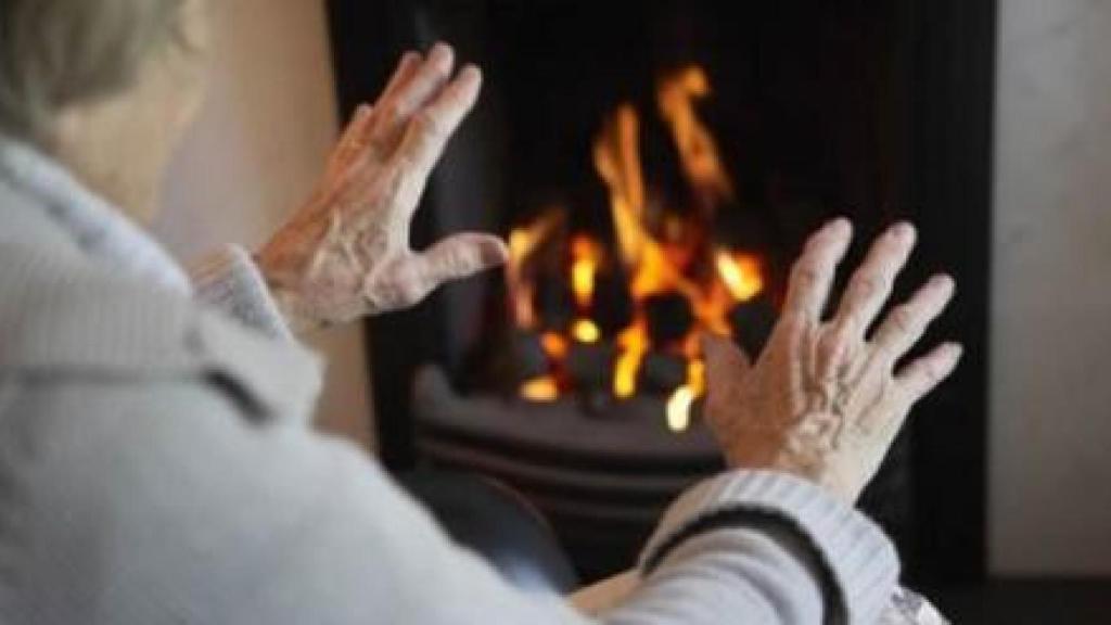 Miles de personas tienen problemas para hacer frente a sus facturas eléctricas / EFE