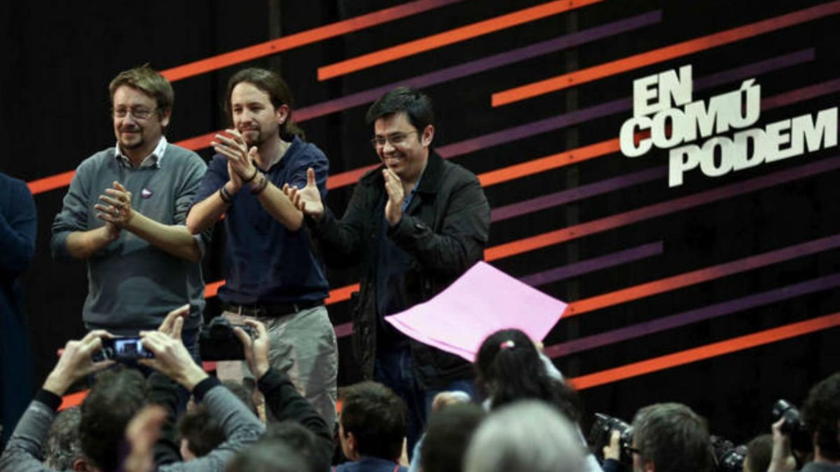 Xavier Domènech juntoa Pablo Igelsias y Gerardo Pisarello en un acto de campaña / EFE