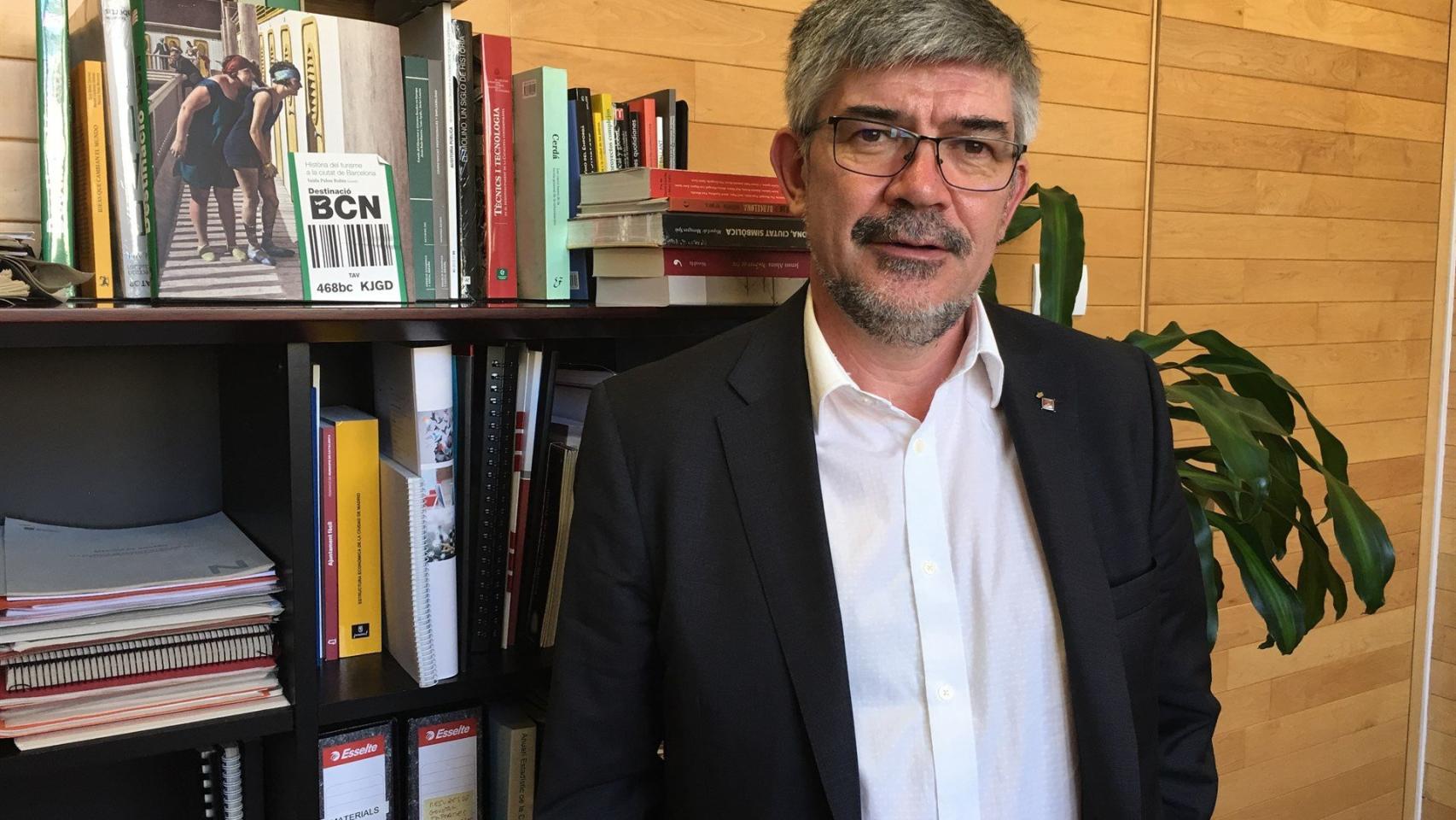 El concejal Agustí Colom en su despacho / EP