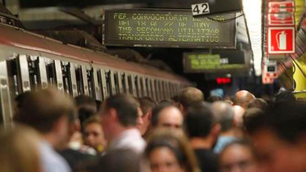 Imagen de archivo de otra huelga en el metro de Barcelona / EFE