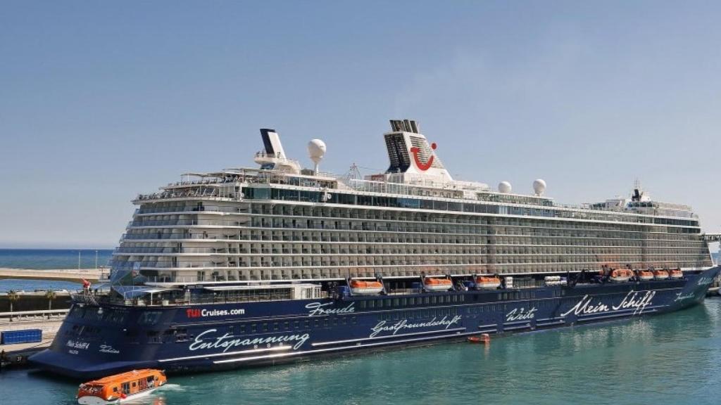 Varios cruceros atracados en el Puerto de Barcelona / PORT DE BARCELONA