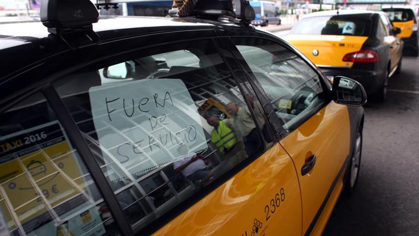 Taxis durante una huelga reciente / EFE