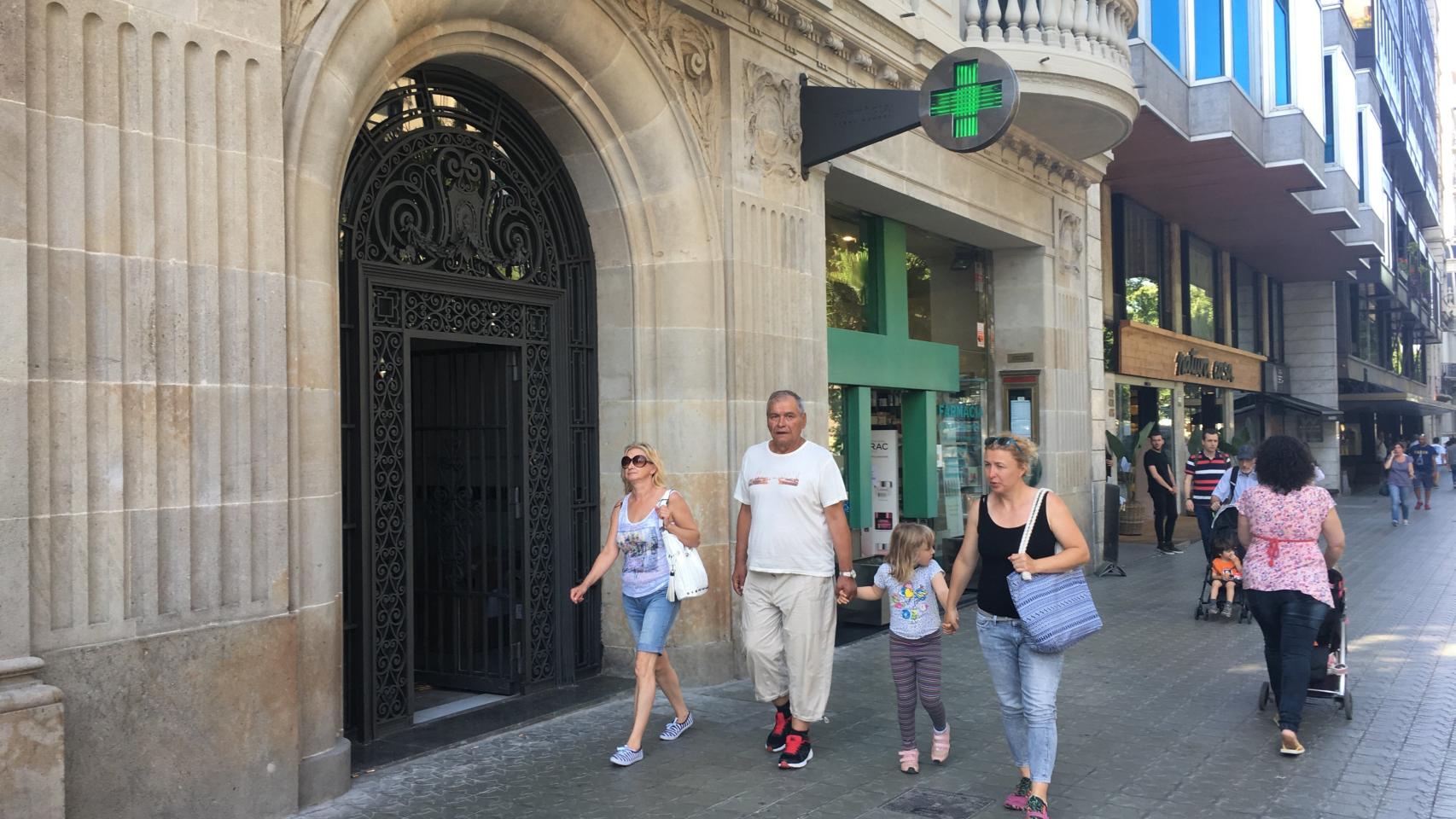 La Farmacia Serra Saval, en la Avinguda Diagonal, forma parte de la nueva app