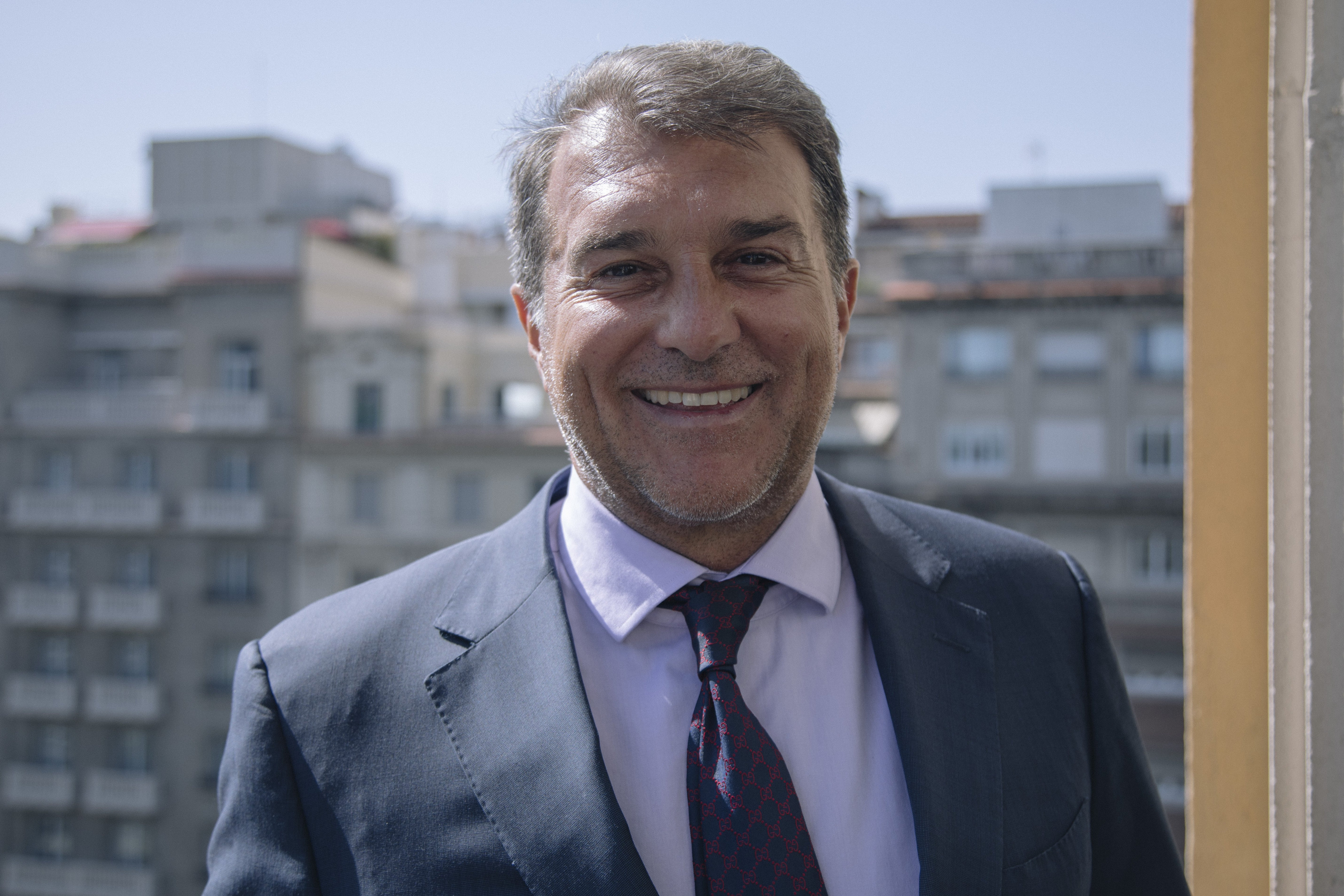 Joan Laporta en su despacho / ESTER TEJADA-COLECCIONISTAS DE MOMENTOS