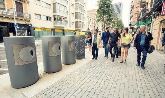 Las autoridades visitan el tramo reformado de la calle Pere IV / AJUNTAMENT DE BARCELONA