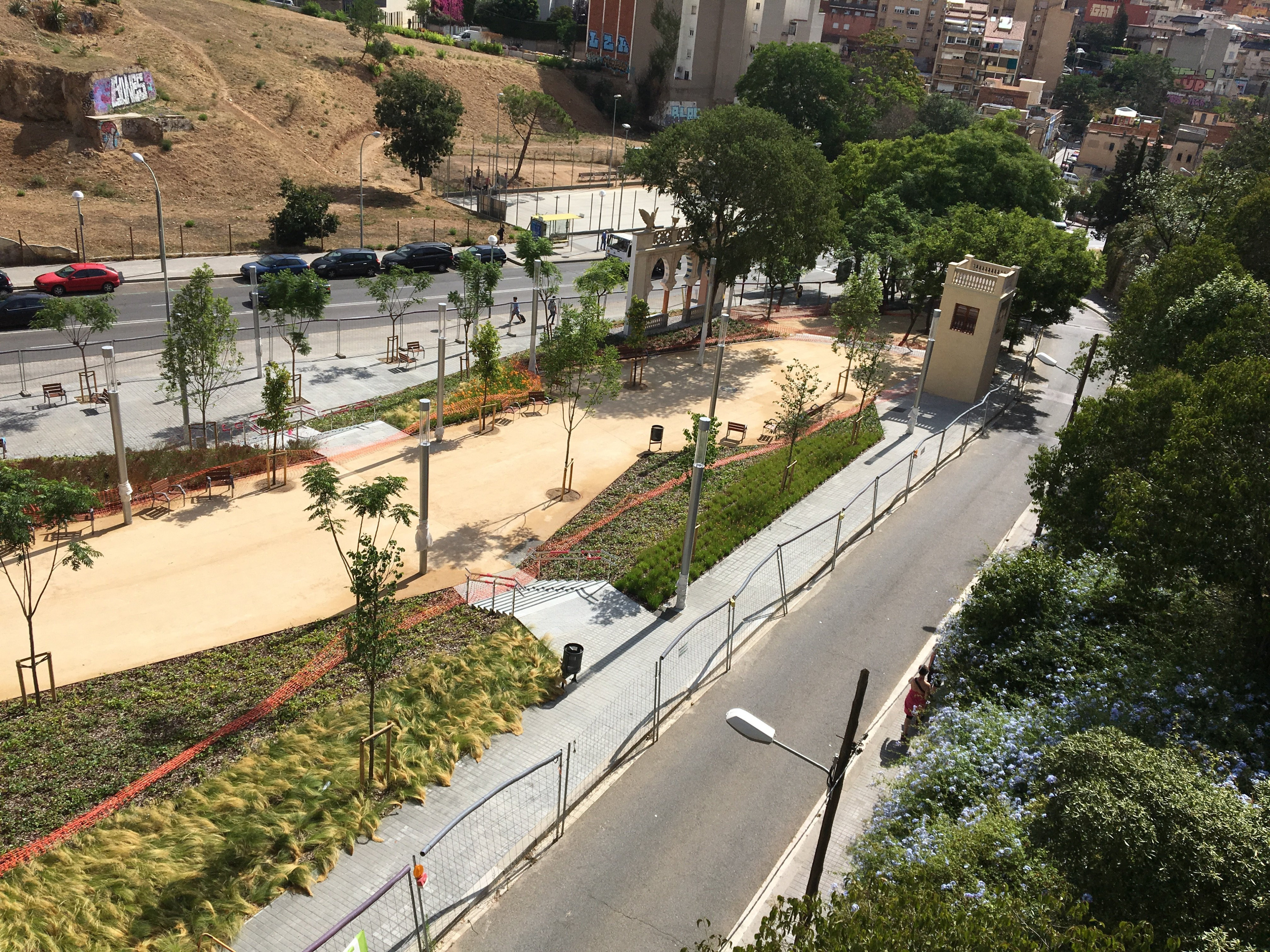 Vista del jardín arabesco de Vallcarca desde el viaducto / XFDC