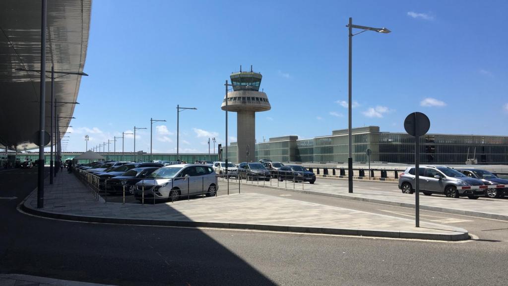 Exterior de la T1 del Aeropuerto de Barcelona / PABLO ALEGRE