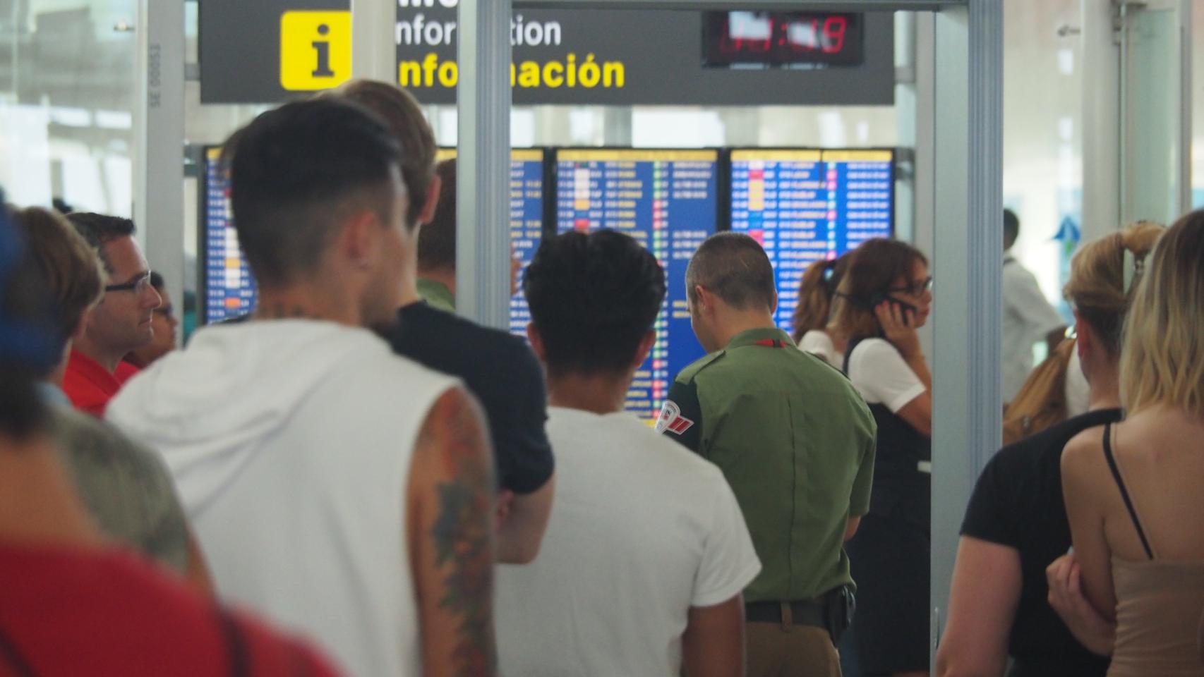 Colas en el Aeropuerto de Barcelona en una nueva jornada de huelga / ARNAU MAS