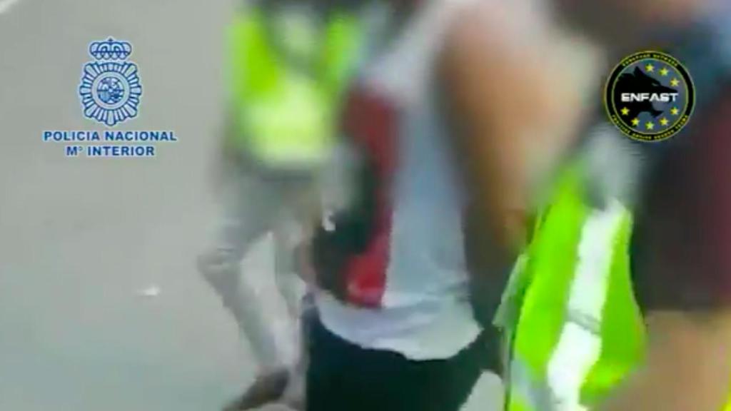 El momento de la detención del fugitivo alemán / POLICÍA NACIONAL