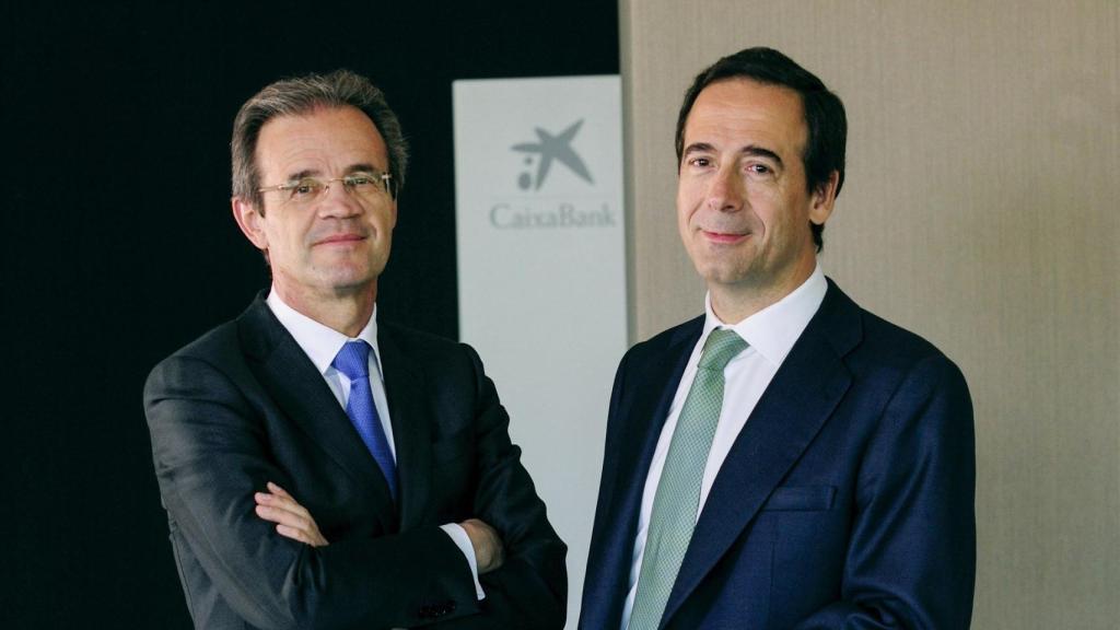 El presidente de CaixaBank, Jordi Gual, junto al consejero delegado, Gonzalo Gortázar / CAIXABANK