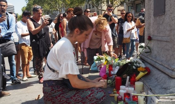 Ofrenda floral en La Rambla / A. MAS
