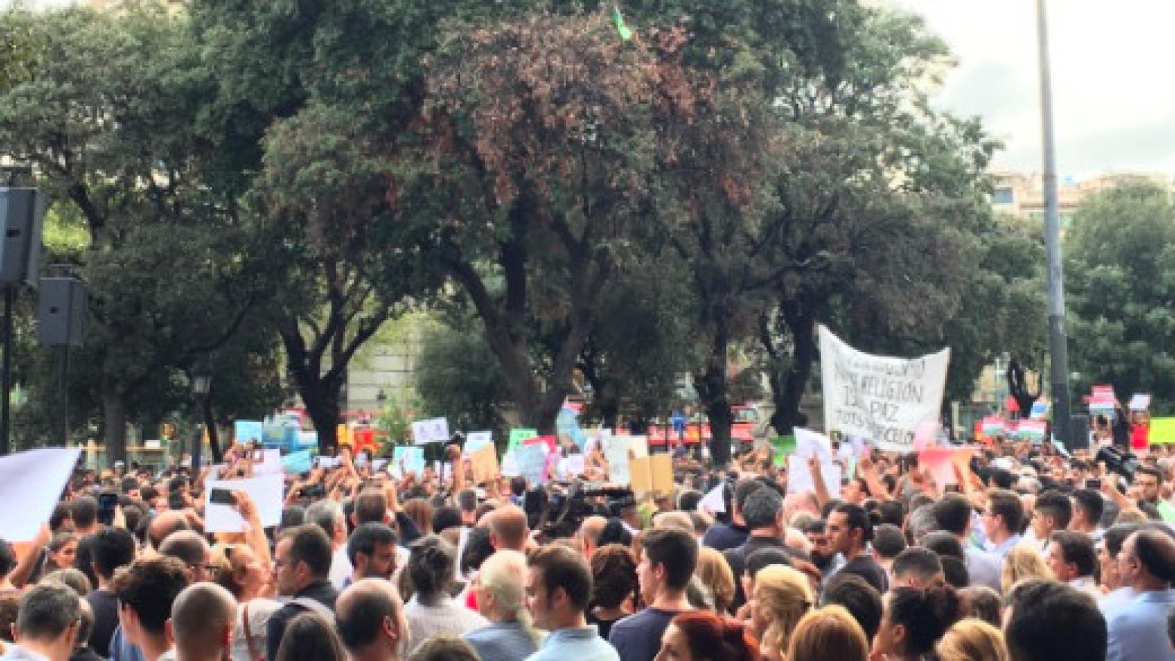 La comunidad musulmana durante una manifestación por la paz / A.V.D.