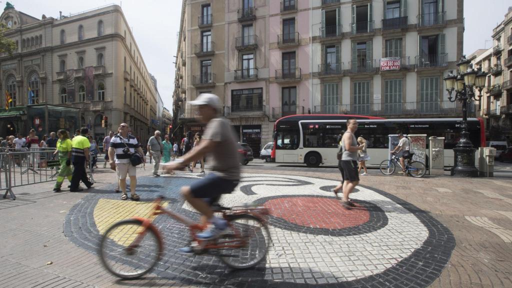 El mosaico de Joan Miró en la Rambla de Barcelona / EFE/ Marta Pérez