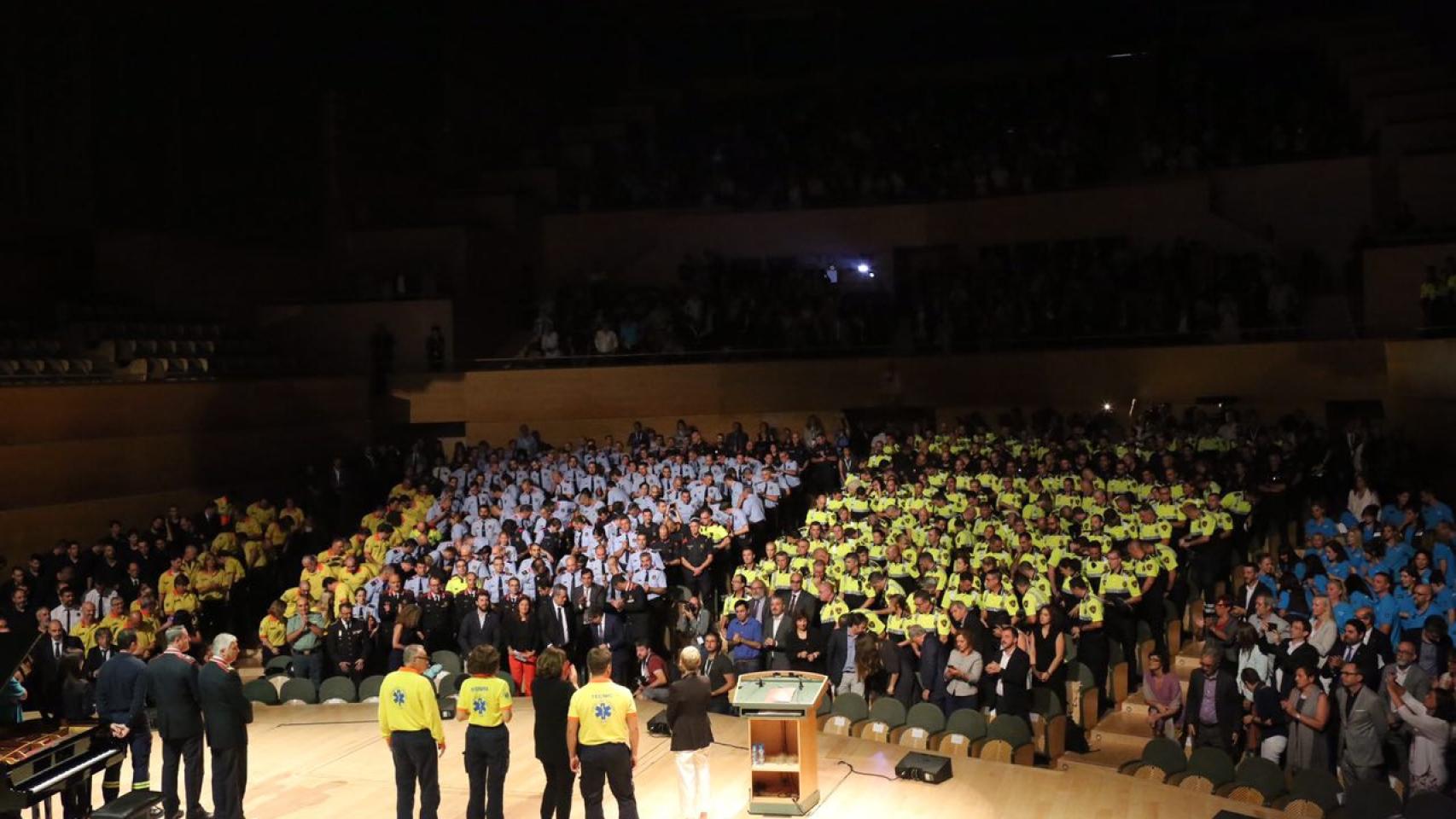 Agentes de seguridad y emergencias reciben la Medalla al Mérito Cívico / Ajuntament de Barcelona