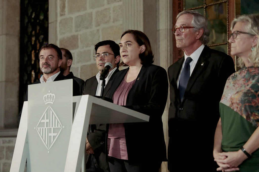 Colau, junto a los líderes de los partidos independentistas del Ayuntamiento