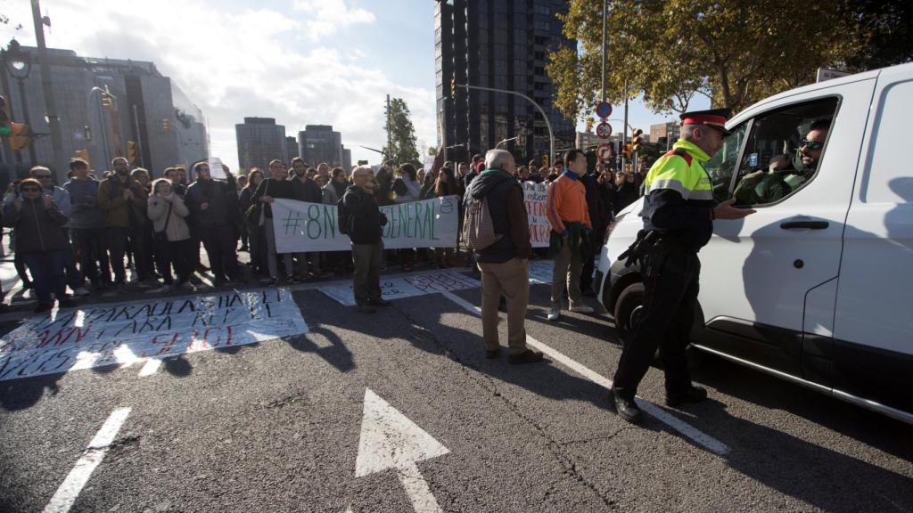 El CDR de Les Corts cortando la Diagonal / EFE/Marta Pérez