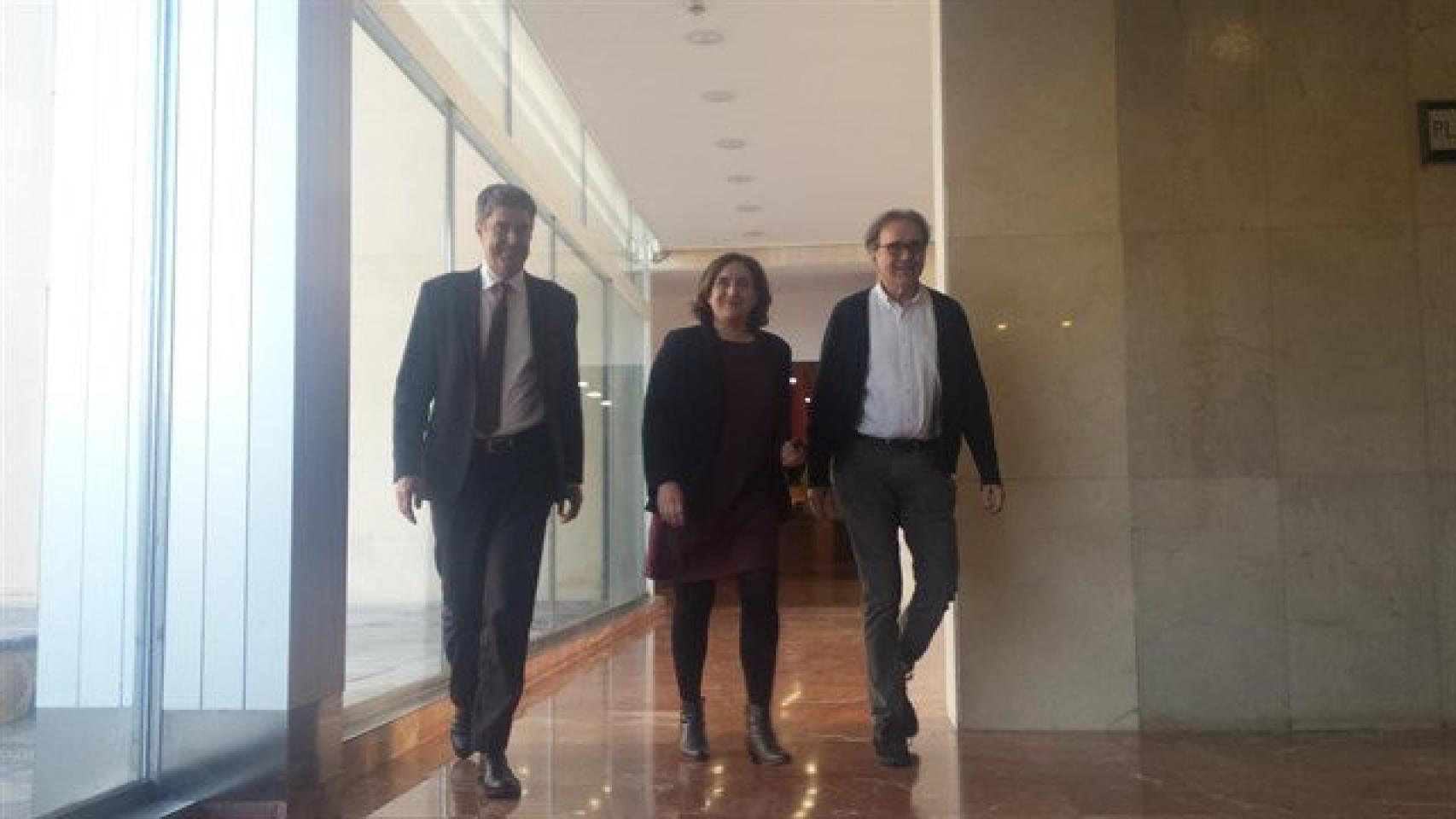 El comisionado de Empresa, Lluís Gómez, Ada Colau y el comisionado de Cultura, Joan Subirats / EUROPA PRESS