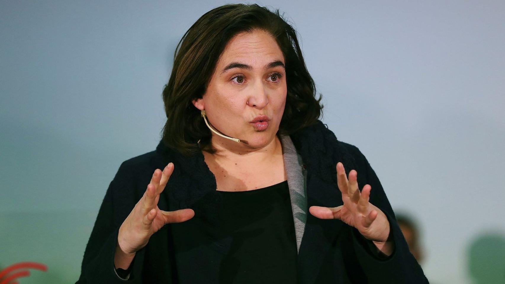 Colau exige 40 millones a Rajoy para congelar las tarifas del TMB / ALEJANDRO GARCÍA (EFE)