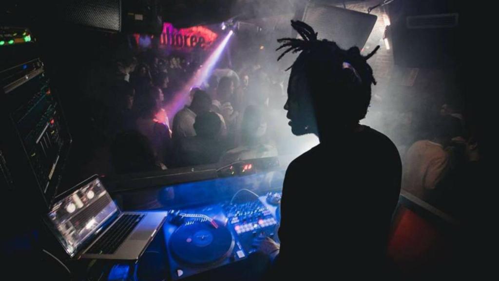 Sesión musical en el club / JAMBOREE