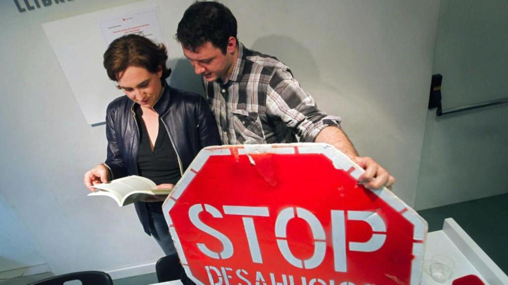 Ada Colau, en la imagen con su marido, Adrià Alemany / EFE