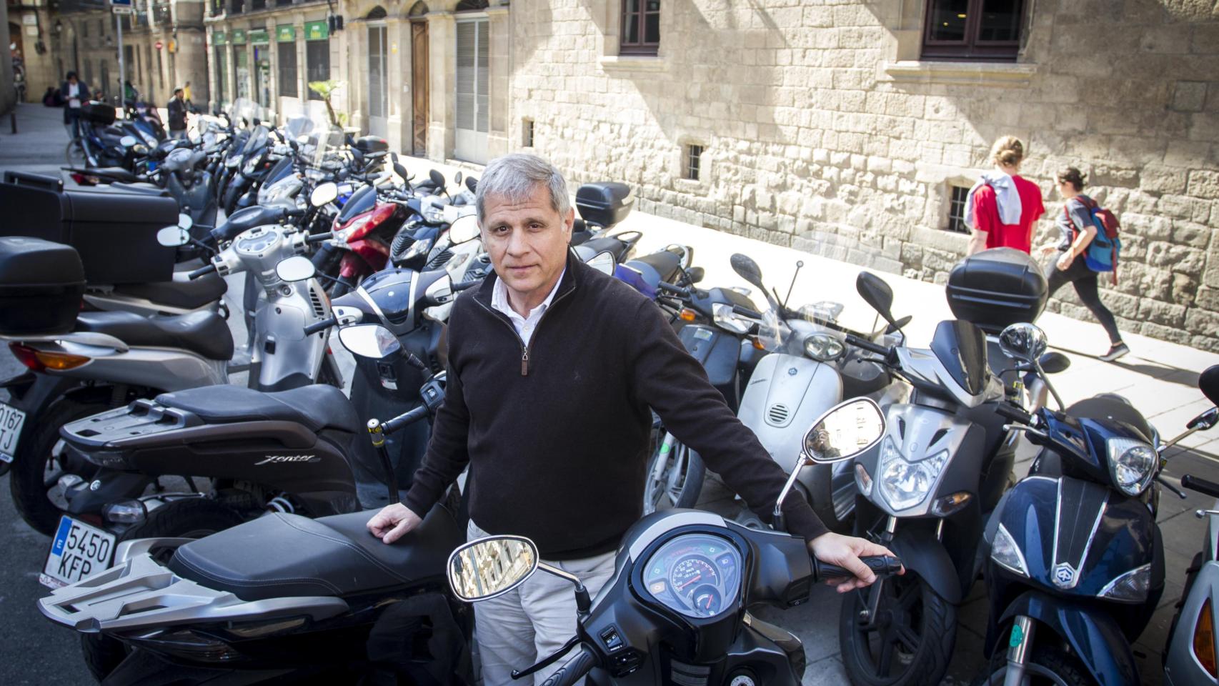 Alberto Fernández, en la plaza de Sant Miquel / HUGO FERNÁNDEZ
