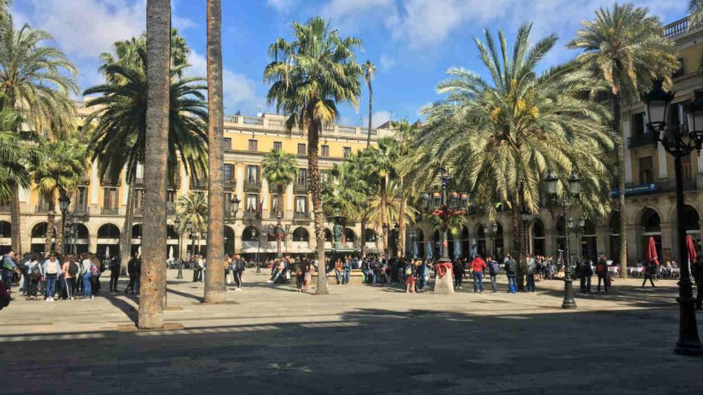 La plaza Reial es un gran atractivo de la ciudad de Barcelona / CR