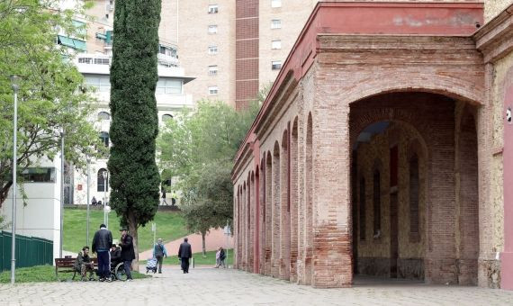 Albergue para personas sin techo en Nou Barris / HUGO FERNÁNDEZ
