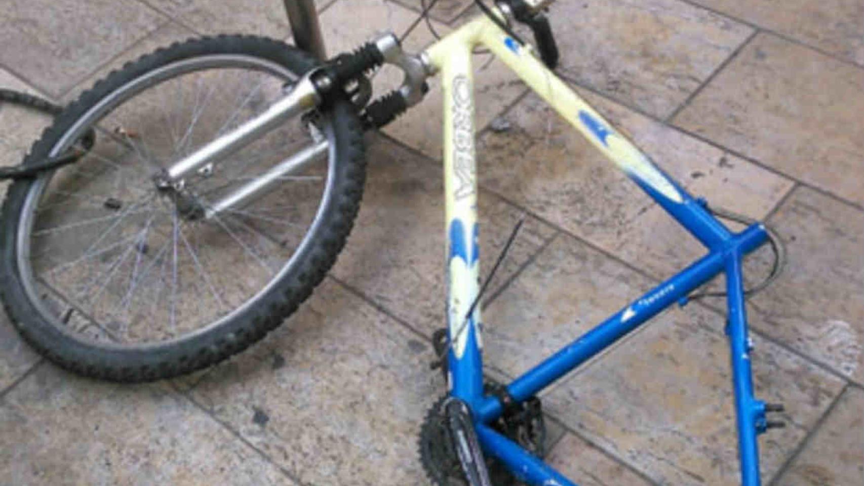 Bicicleta con síntoma de haber sido abadonada / @barcelona_GUB