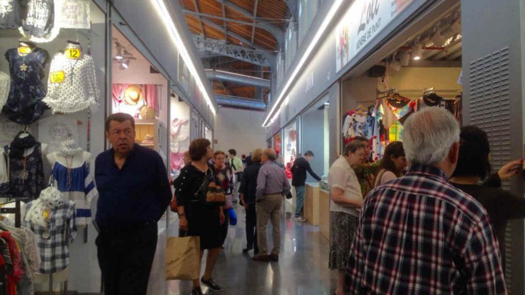 Los horarios que quieren imponer en los Encants del Mercat de Sant Antoni indignan a los comerciantes