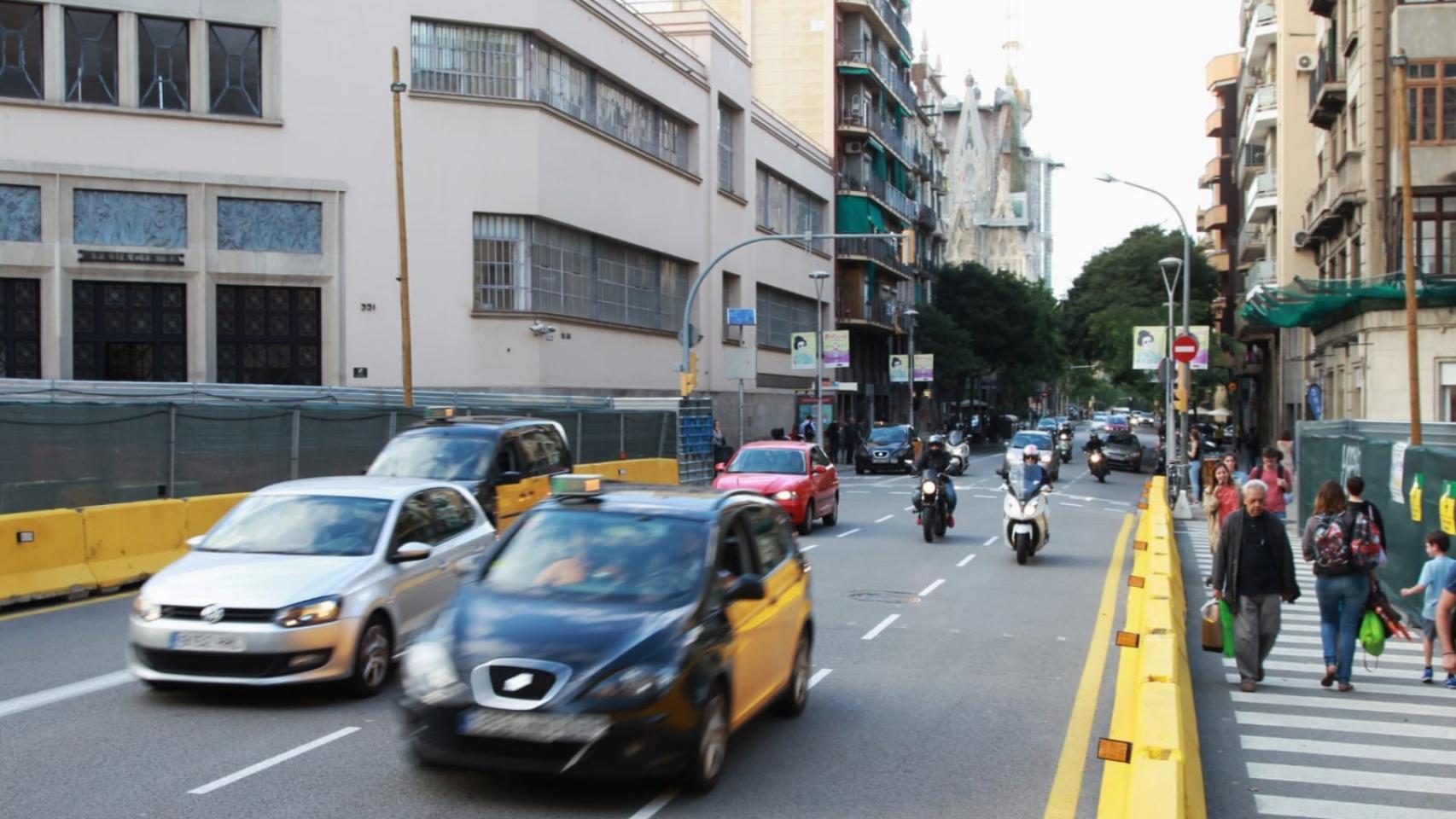 La calle de Mallorca, a la altura de Nàpols, se cortará hasta finales de año por obras del AVE / HUGO FERNÁNDEZ