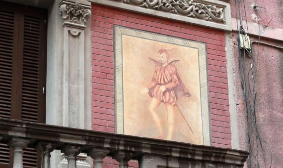 Detalle de una de las pinturas en Can Dimoni | HUGO FERNÁNDEZ