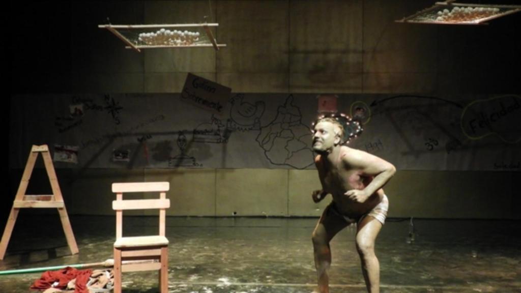 'Josefina la gallina, puso un huevo en la cocina' / VACA 35