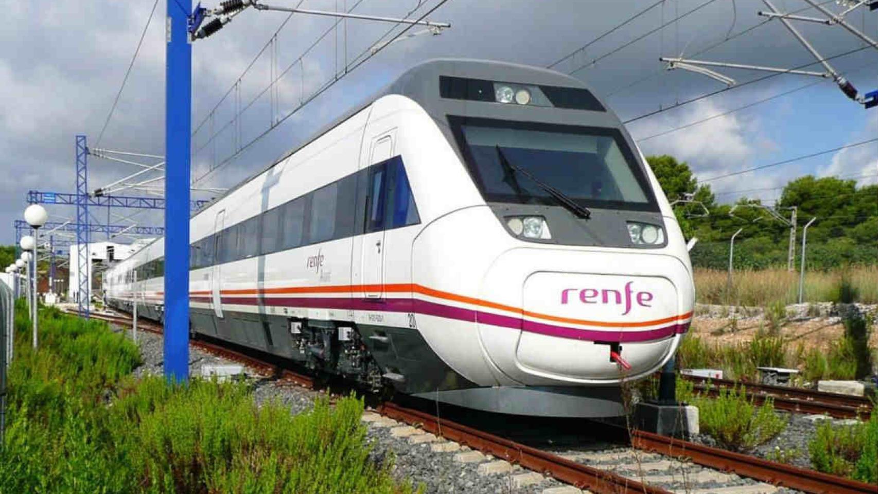 Un convoy de Renfe en circulación / ARCHIVO