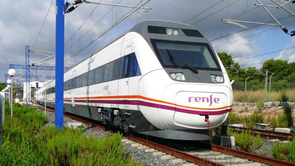 Un convoy de Renfe en circulación / ARCHIVO