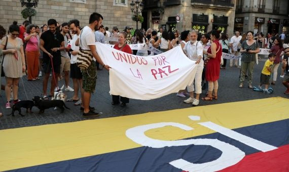 Colombianos de Barcelona unidos por la paz / H.F.