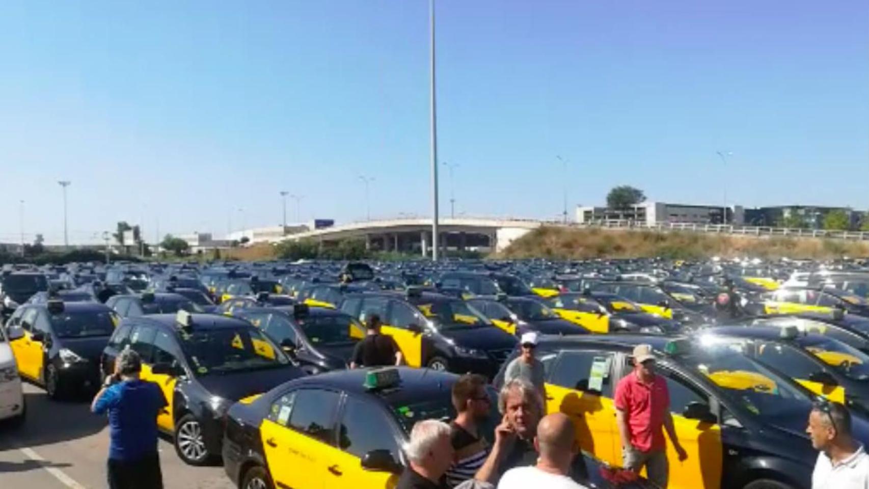 La huelga de taxistas en Barcelona / @Elite_TaxiBcn