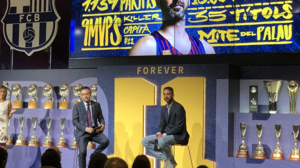 Navarro, junto a Bartomeu en el acto institucional de este jueves / FCB