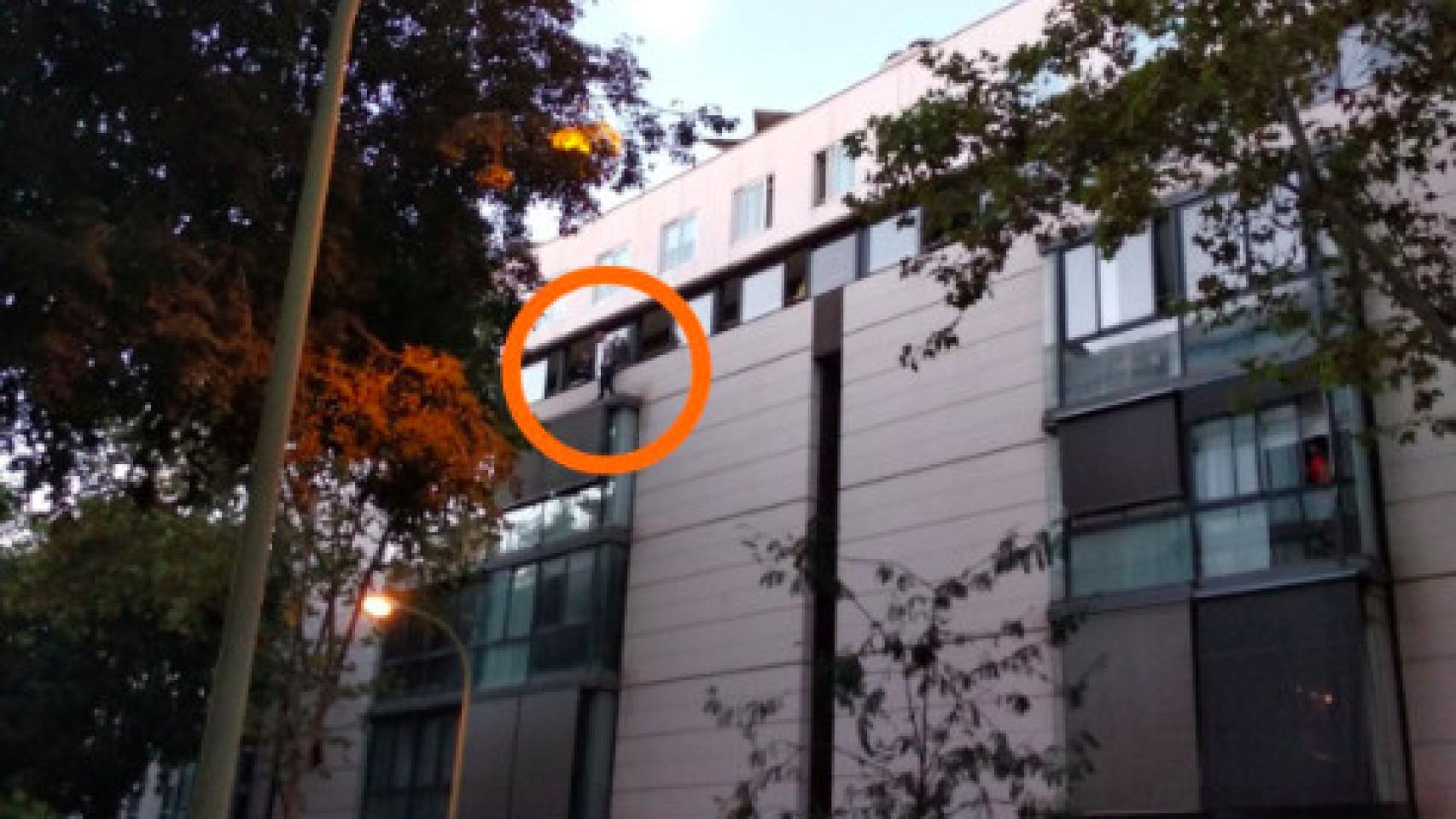 Un suicida amenazaba con tirarse al vacío / @BARCELONA_GUB