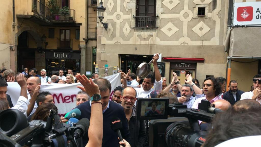 Roger Pallarols ha sido aplaudido y jaleado tras hablar con los medios de comunicación / MIKI