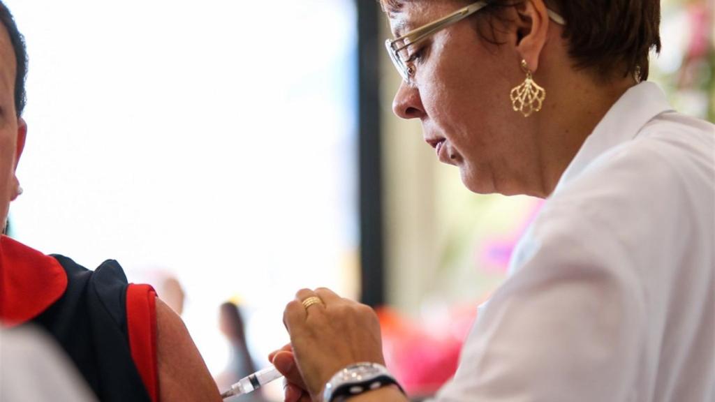 La Cruz Roja promueve la vacunación de la gripe / CREU ROJA