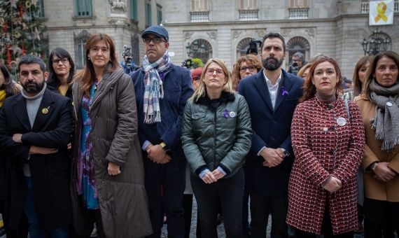 Acto institucional en plaza Sant Jaume contra la violencia machista / DAVID ZORRAKINO/EP