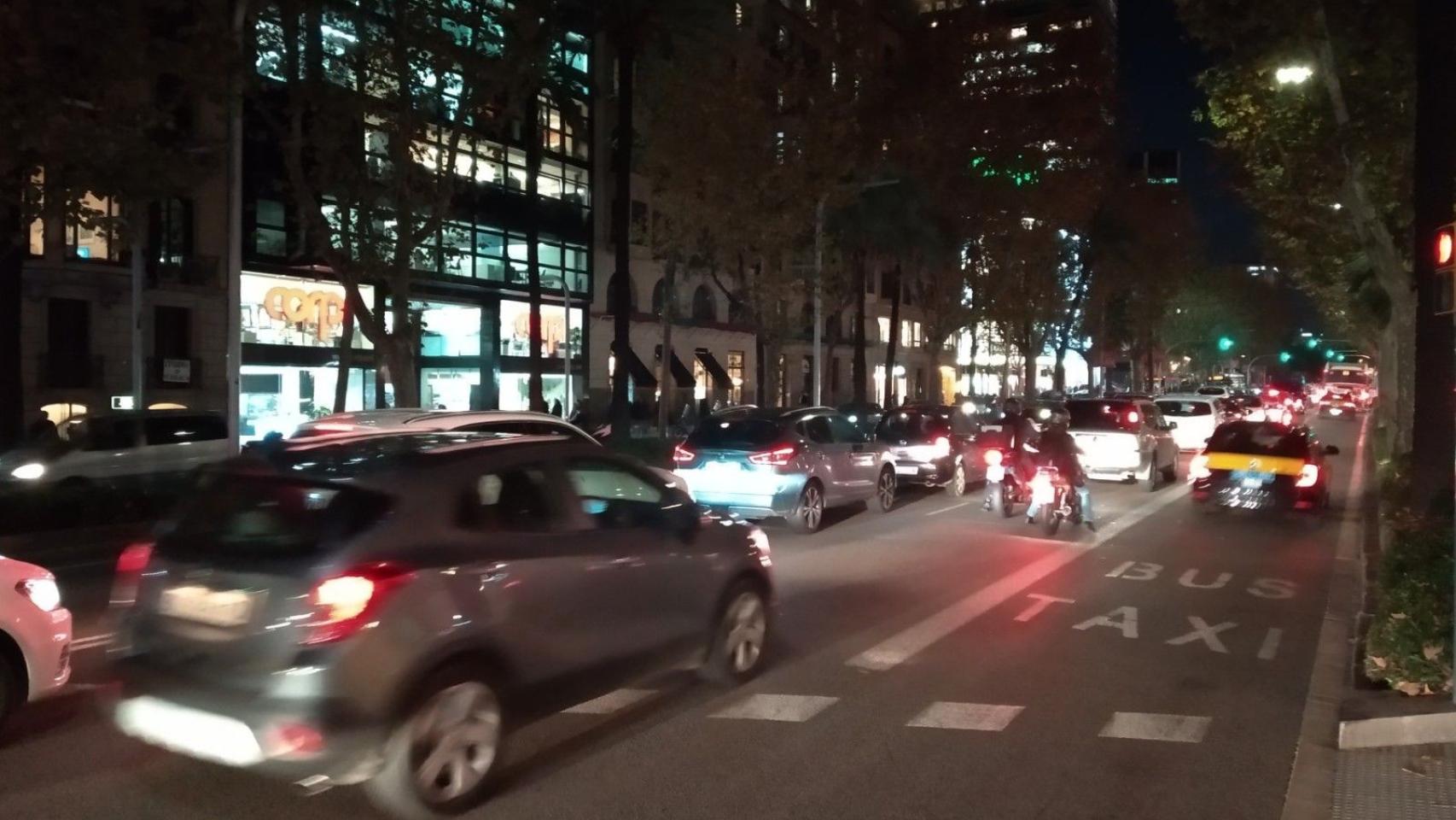 La Diagonal no tendrá luces de Navidad este año / JORDI SUBIRANA
