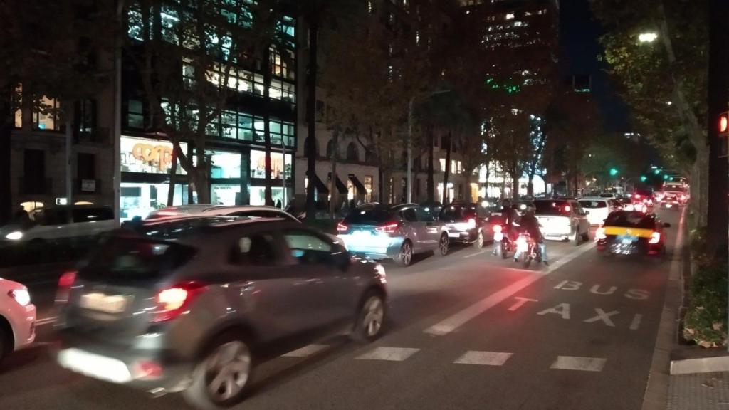 La Diagonal no tendrá luces de Navidad este año / JORDI SUBIRANA
