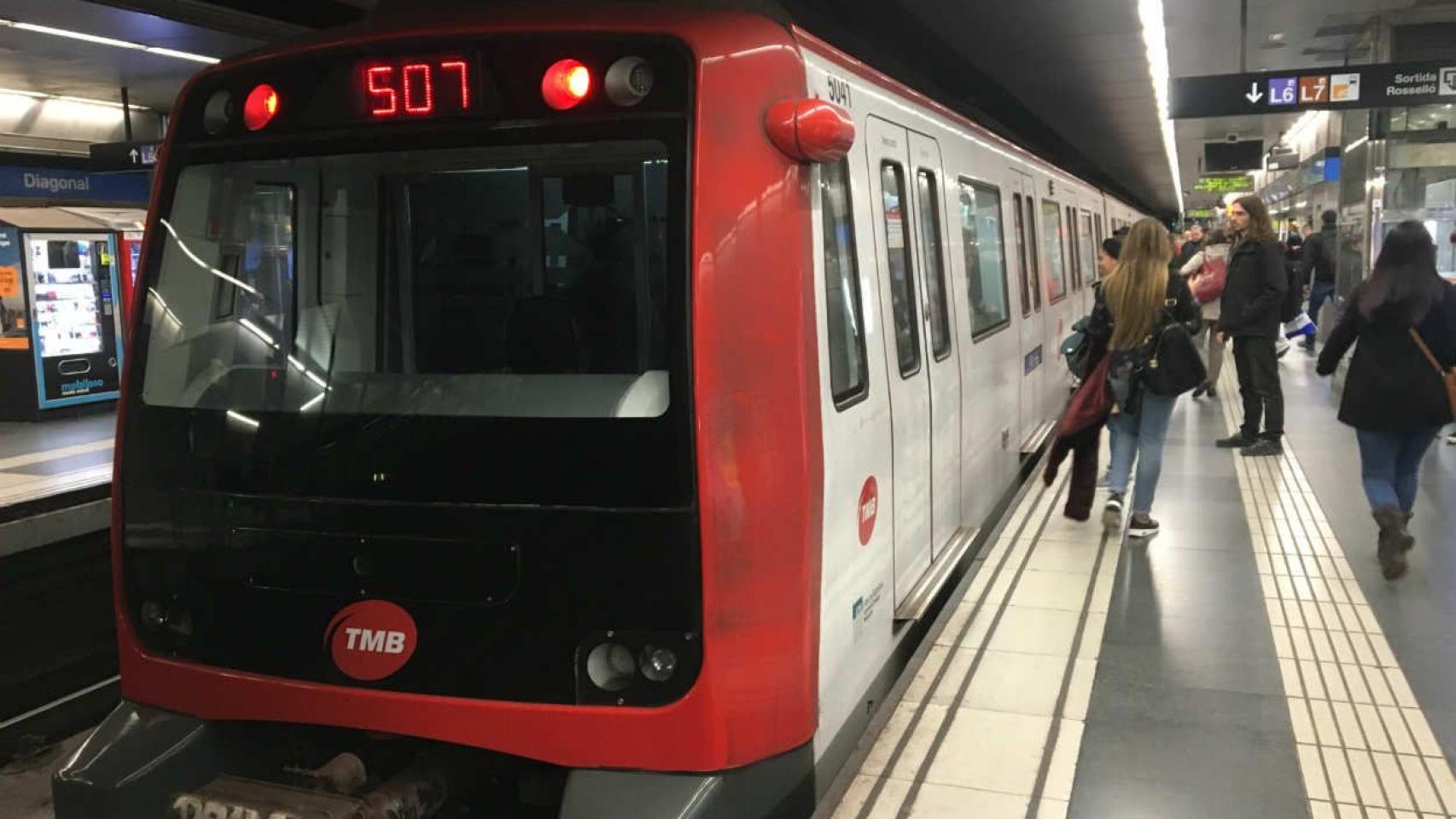 Vista de uno de los andenes del metro de Barcelona / CR