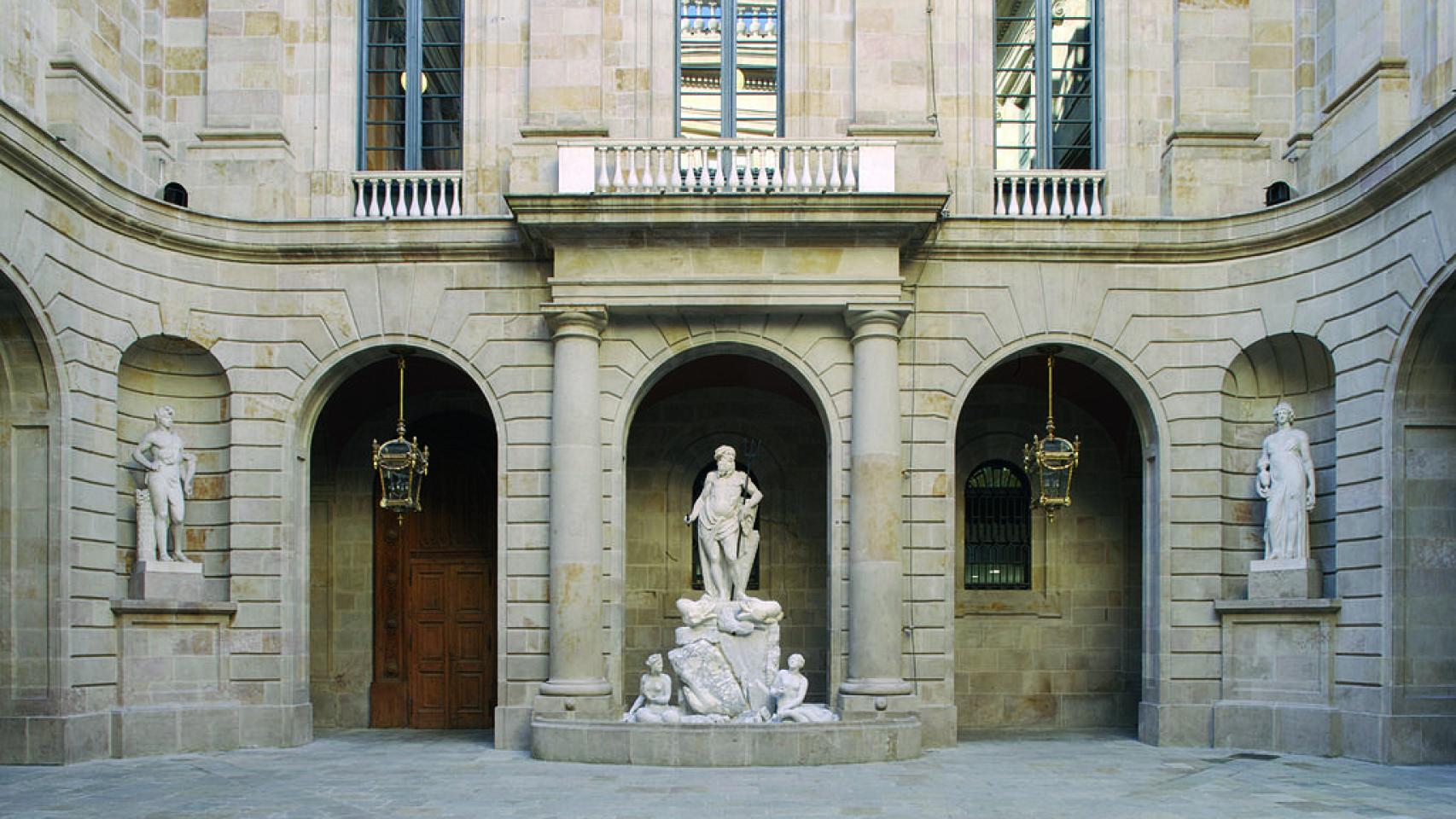 Patio de la Casa Llotja de Mar / CAMBRA DE BARCELONA