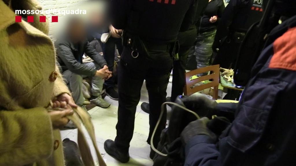 Los Mossos han desmantelado dos narcopisos en el Poble-Sec / MOSSOS D'ESQUADRA