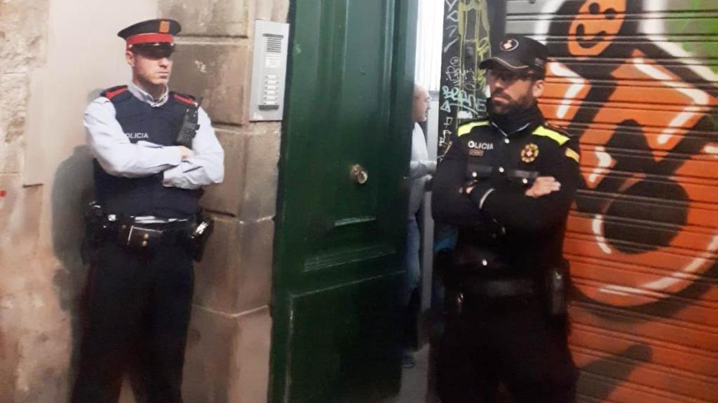 Cae un narcopiso en el Gòtic al que acudían un gran número de toxicómanos / MOSSOS D'ESQUADRA