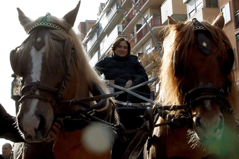 Ada Colau, en la fiesta de los Tres Tombs de 2019 / EFE