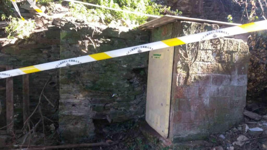 El pozo ha quedado cerrado para disminuir el riesgo de accidente / @barcelona_GUB